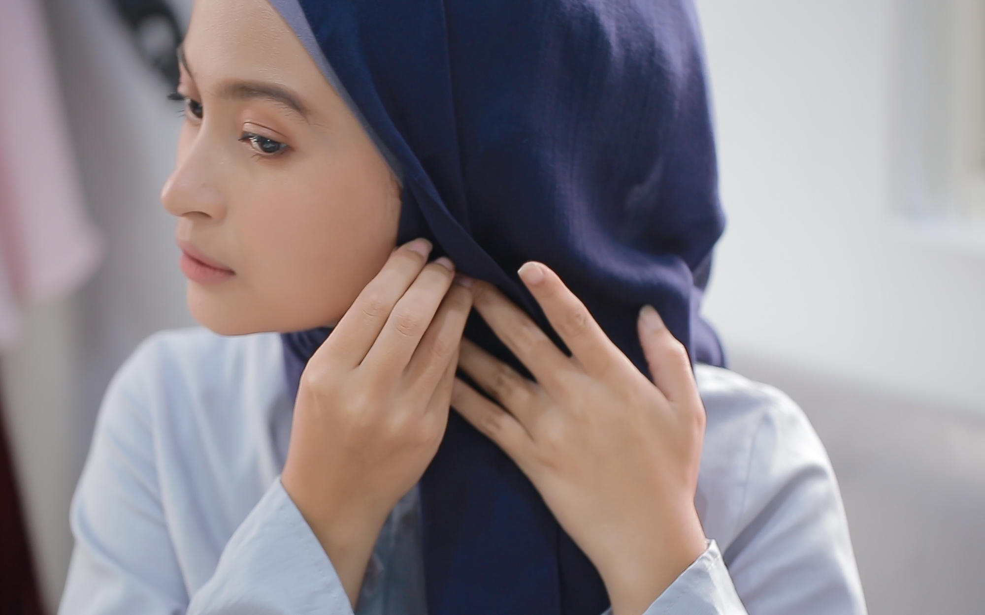 Tutorial Hijab Dengan Aksesoris Anting