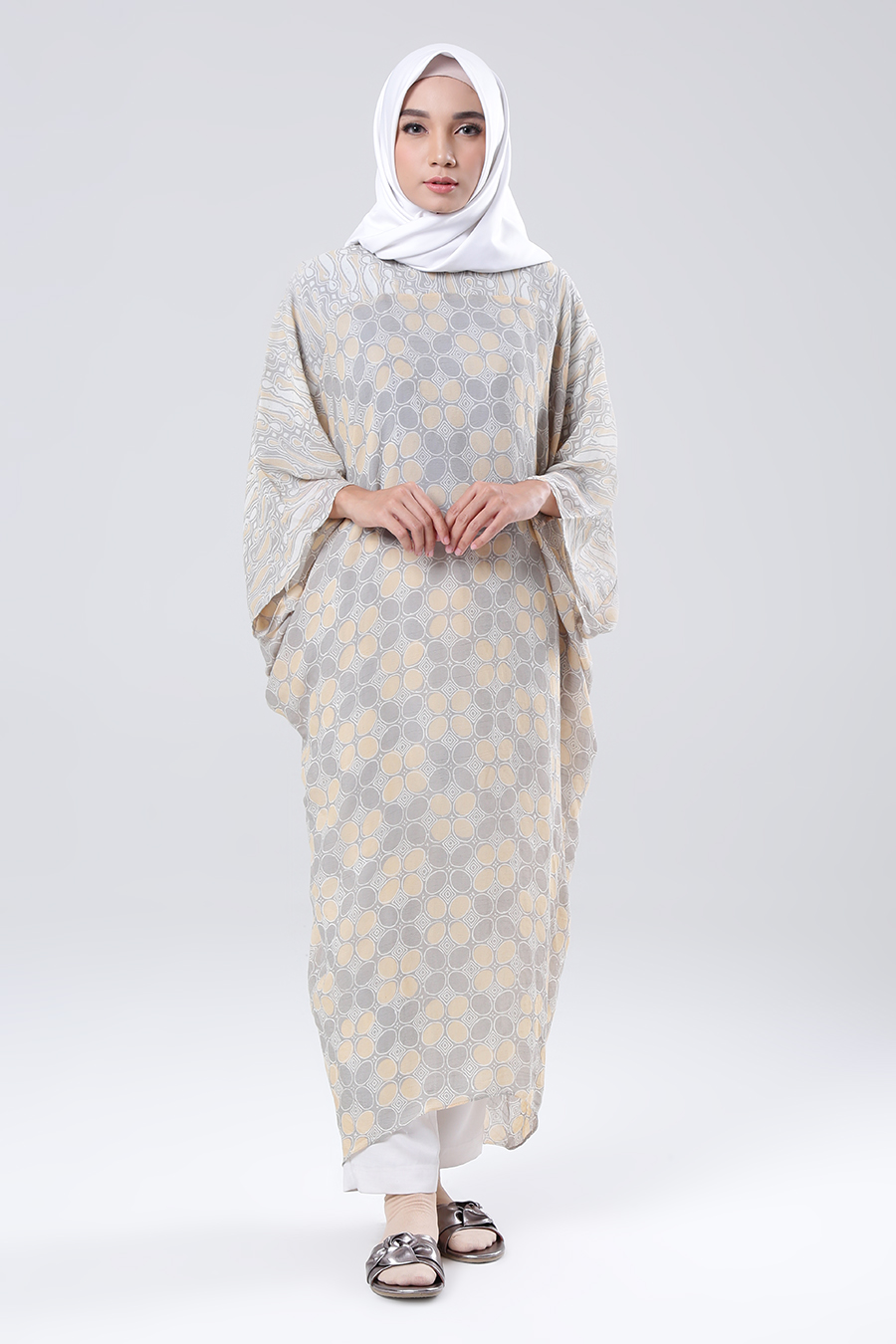 10-model-baju-motif-etnik-untuk-acara-semi-formal