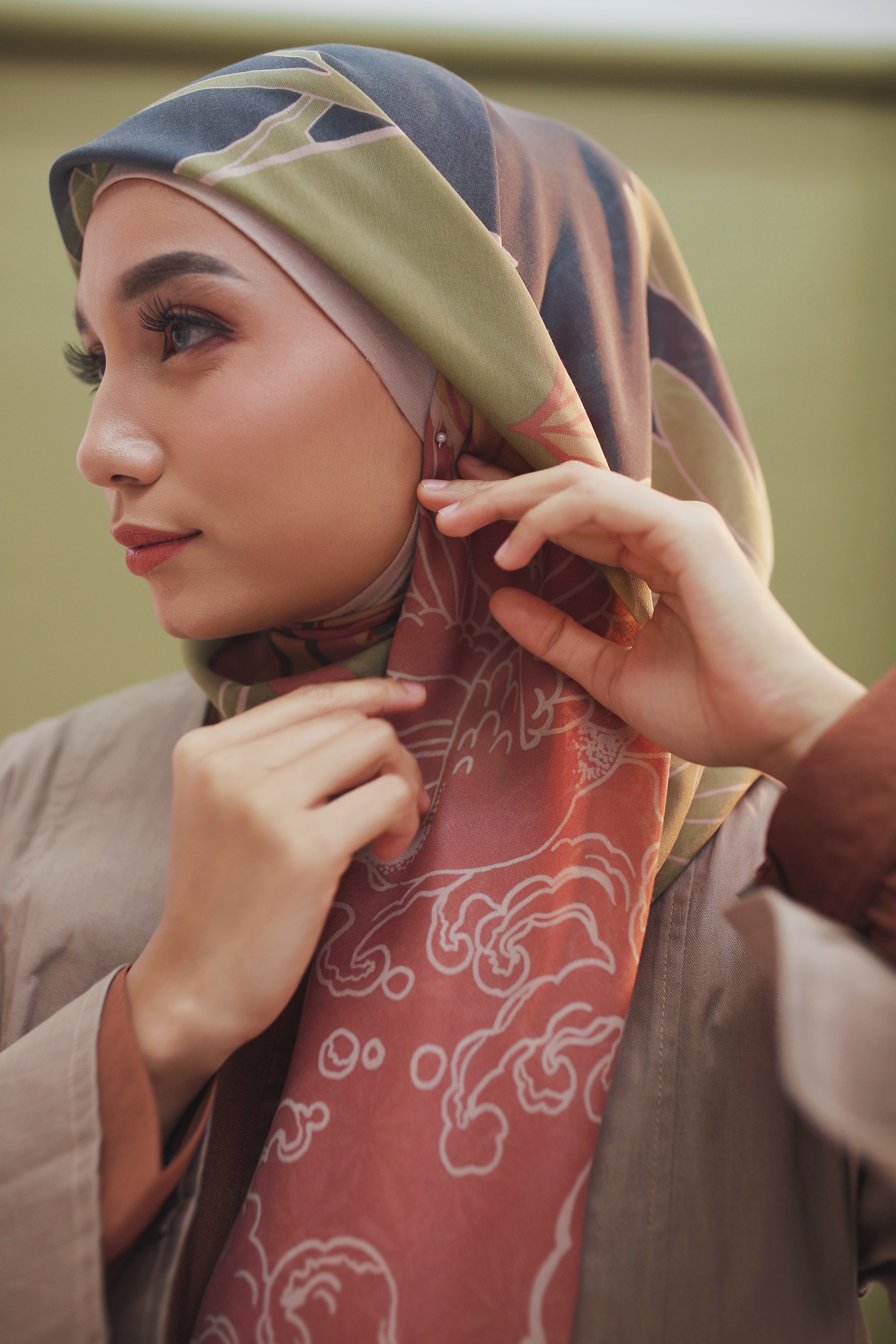 tutorial-hijab-segi-empat-semi-formal--4-