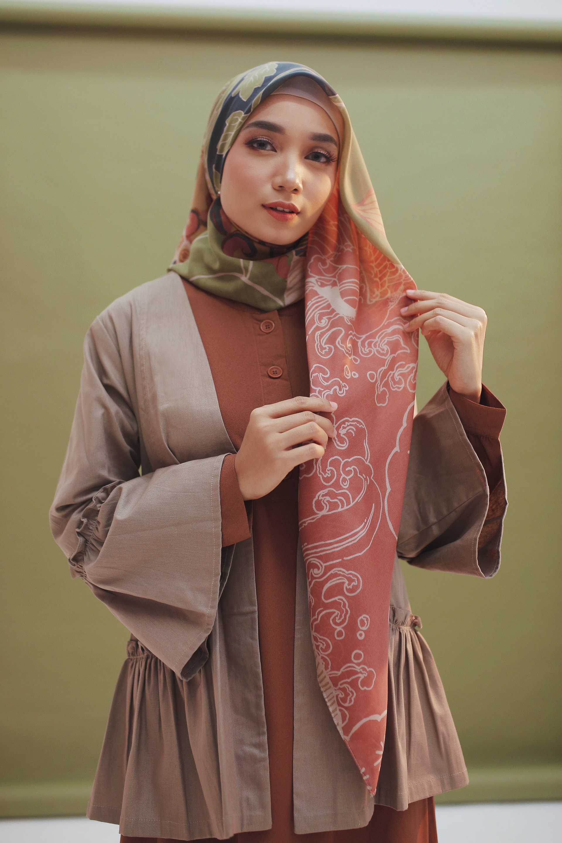 tutorial-hijab-segi-empat-semi-formal--5-