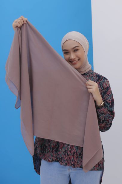 tutorial-hijab-ala-indah-nada-puspita-untuk-gaya-sporty-casual--1-