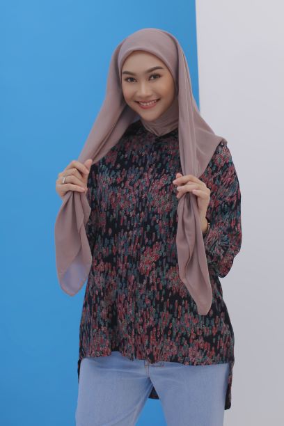 tutorial-hijab-ala-indah-nada-puspita-untuk-gaya-sporty-casual--6-