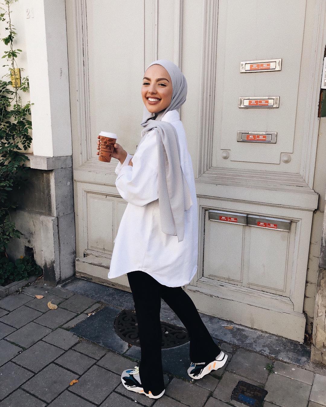 Samia-oversized-shirt-dan-jeans