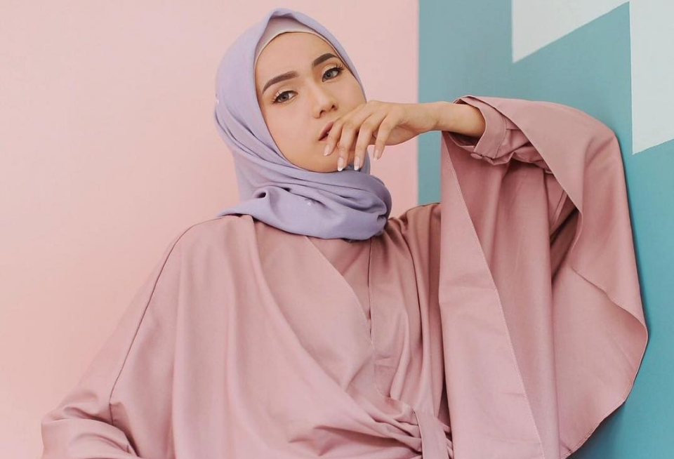 Jilbab yang Cocok  untuk Baju Warna  Pink  HIJUP