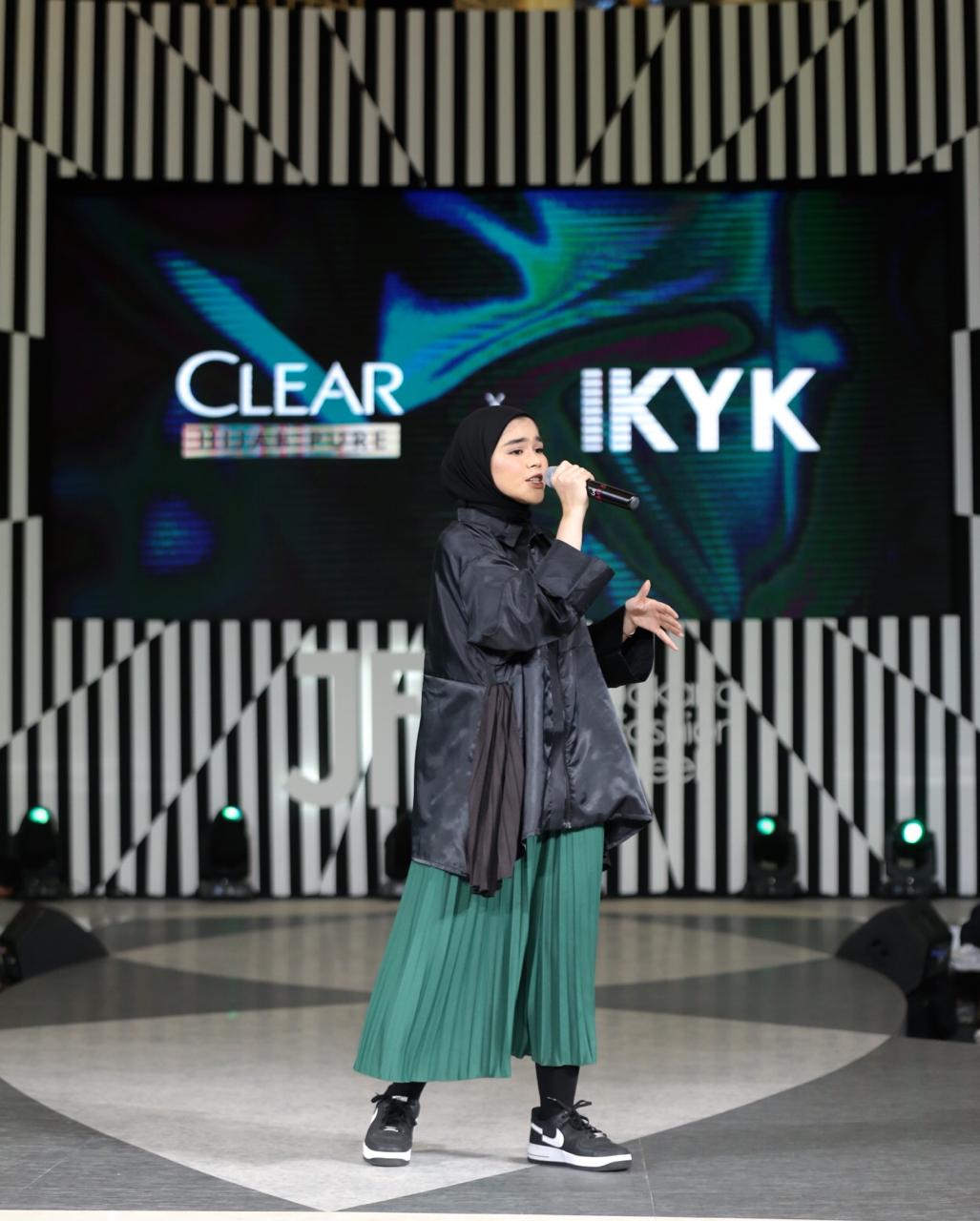 Berkolaborasi dengan IKYK, CLEAR Menggelar Fashion Show Bertema Hyjab on Fire di JFW 2020