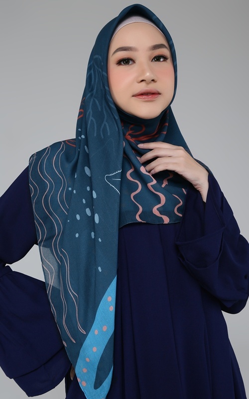 Hijab Yang Cocok Untuk Baju Biru Navy