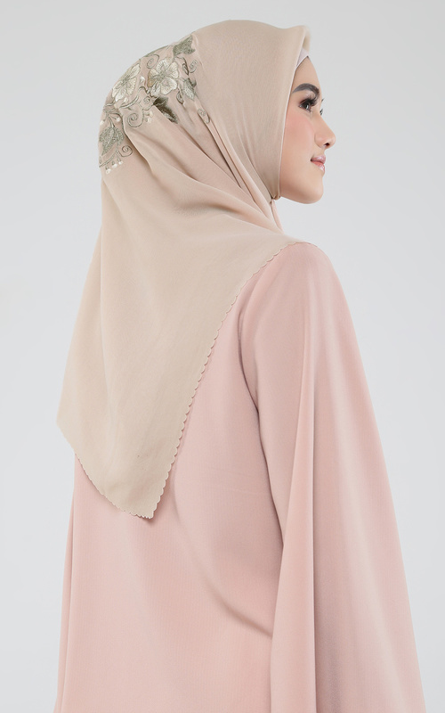  Jilbab yang Cocok untuk Baju Warna Pink HIJUP