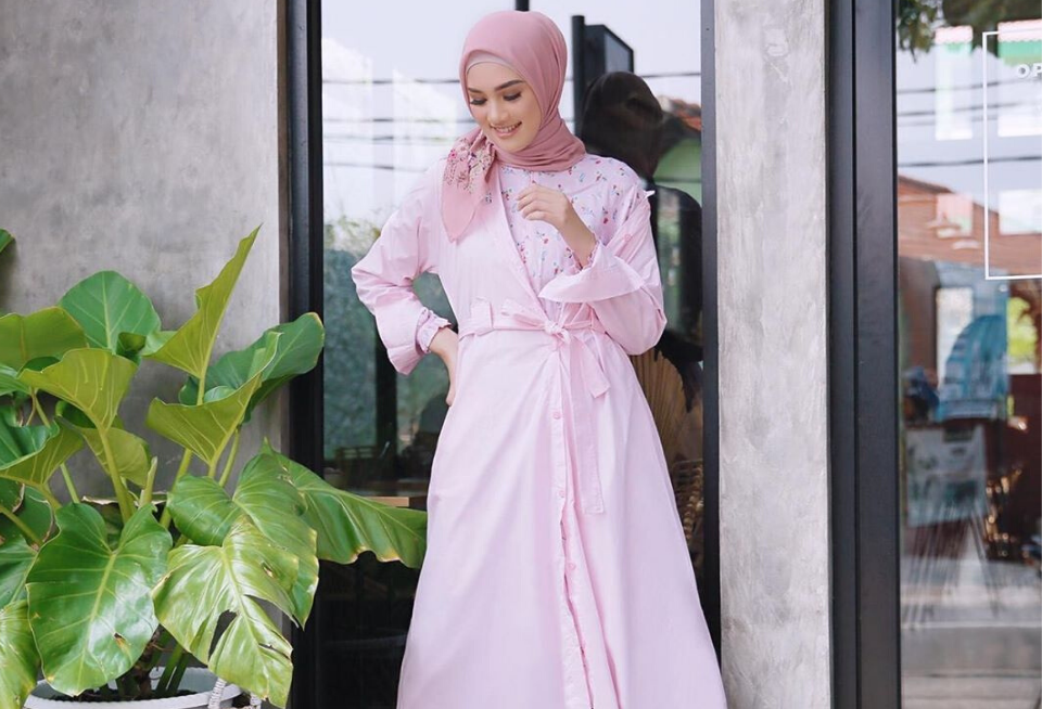 Jilbab Yang Cocok Untuk Baju Warna Pink Hijup