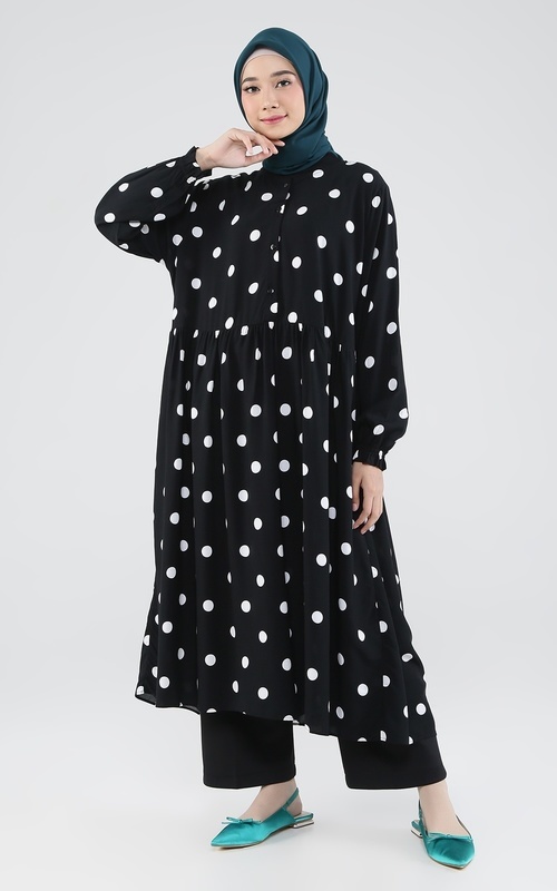 Warna Jilbab Yang Cocok Untuk Baju Polkadot Hitam Putih