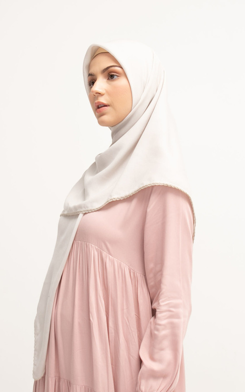 Hijab yang Cocok untuk Baju Warna Peach
