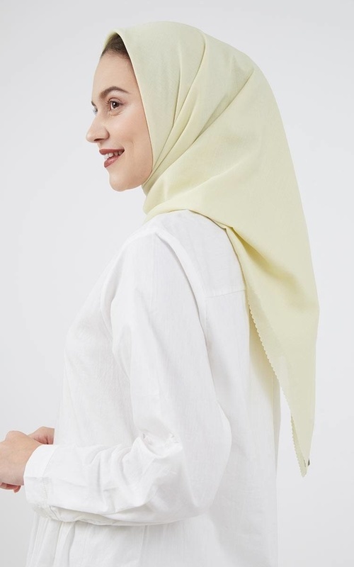 Hijab yang Cocok untuk Baju Warna Mustard Warna Broken White