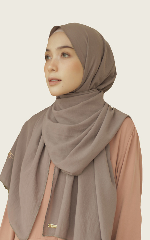 Hijab yang Cocok untuk Baju Warna Orange Kerudung Warna Khaki