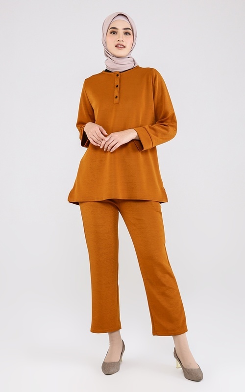 Ibu baju orange. Baju Orange.