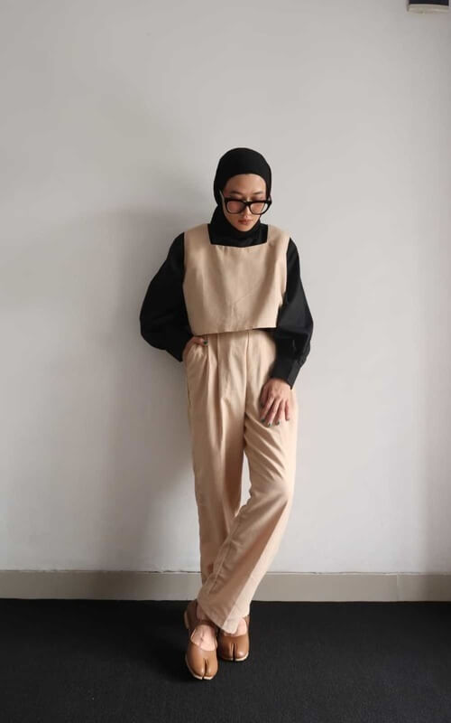 Setelan Crop Top dan Celana Panjang