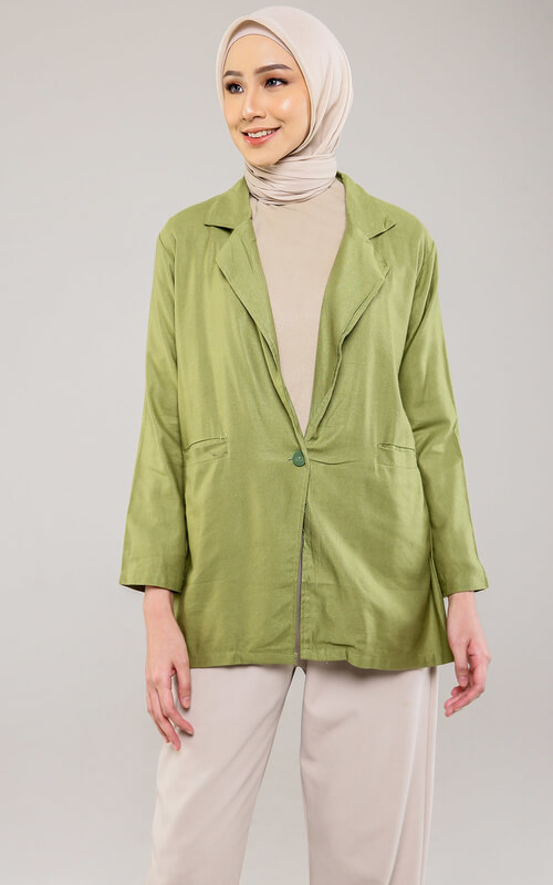 Green Blazer dengan Celana Kain