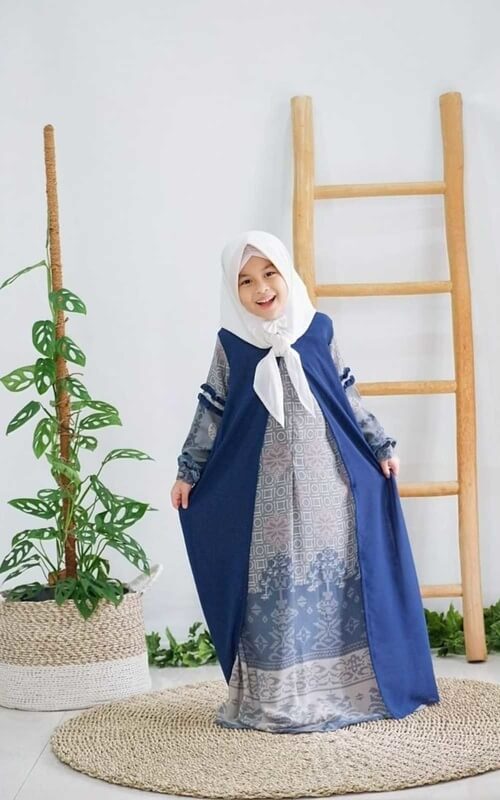 Dress Panjang Biru dengan Rompi