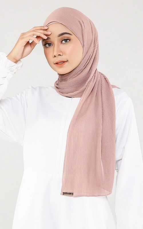 Pashmina Double Late yang Cocok untuk Wajah Manismu