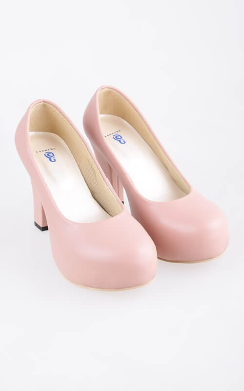 Tampil Feminim dengan Sepatu Baby Pink