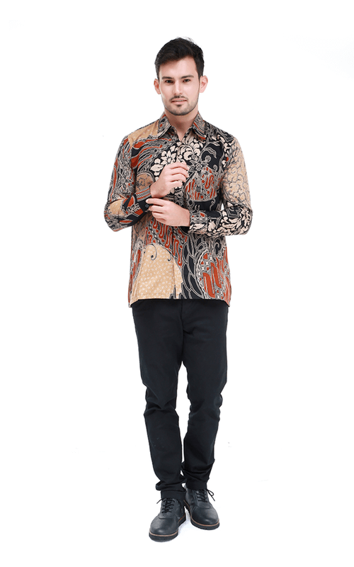 Kemeja Batik Untuk Kesan Maskulin