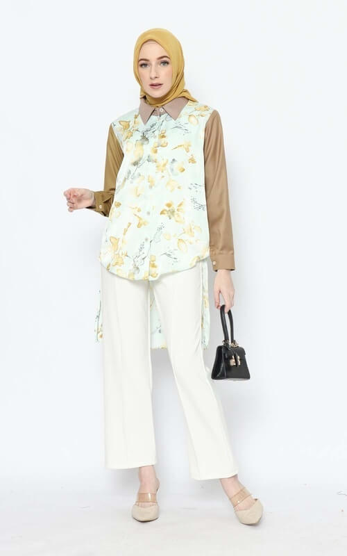 Blouse Kerah dengan Floral Print