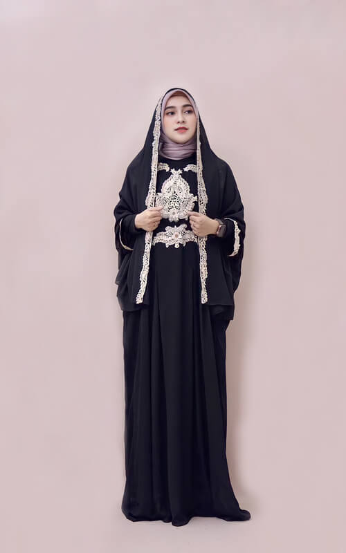 Kaftan Hitam Brokat