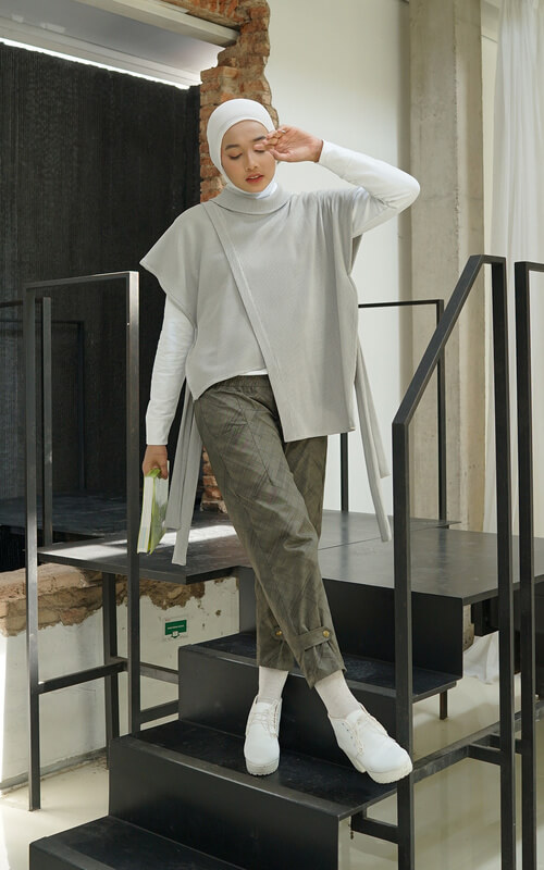 Chic Army Pant dengan Cardigan Abstract