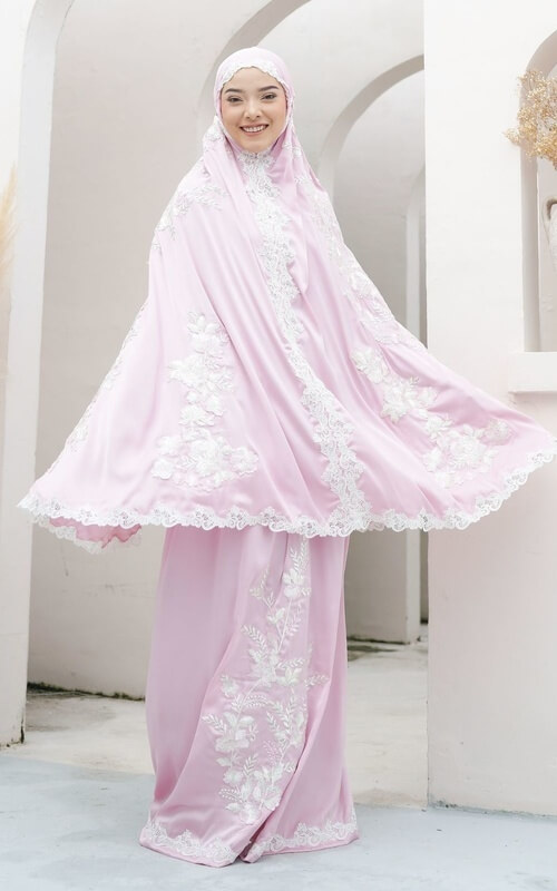 Mukena Premium Motif Bunga dengan Pinggiran Lace