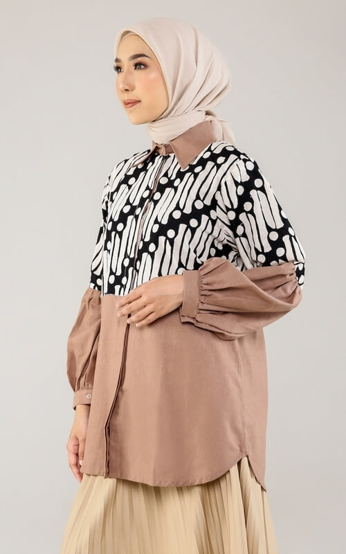 Tampil Tradisional Kekinian dengan Blouse Batik Parang