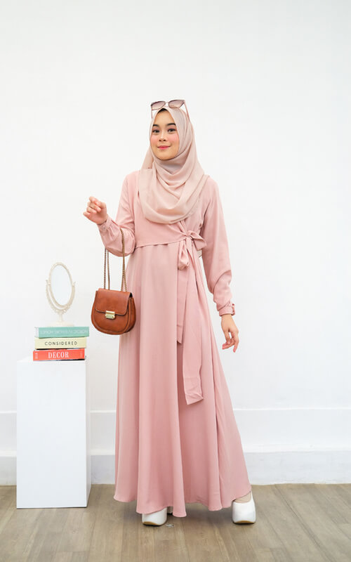 Gamis Warna Pastel dengan Kesan Feminim