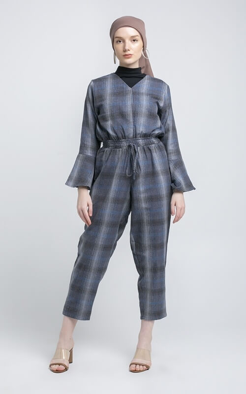 Tampil Kece dengan Square Pattern Jumpsuit