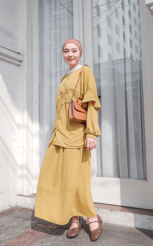 Rok Maxi dengan Blouse Lengan Ruffle