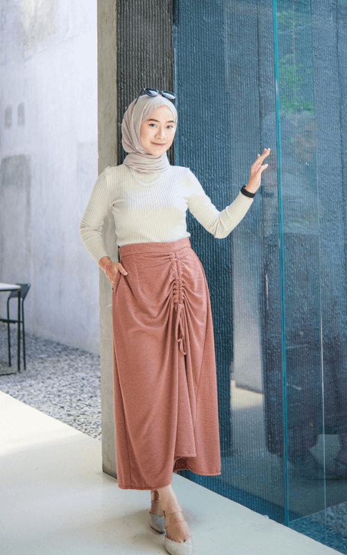 Rok Serut + Atasan Rajut dan Pashmina