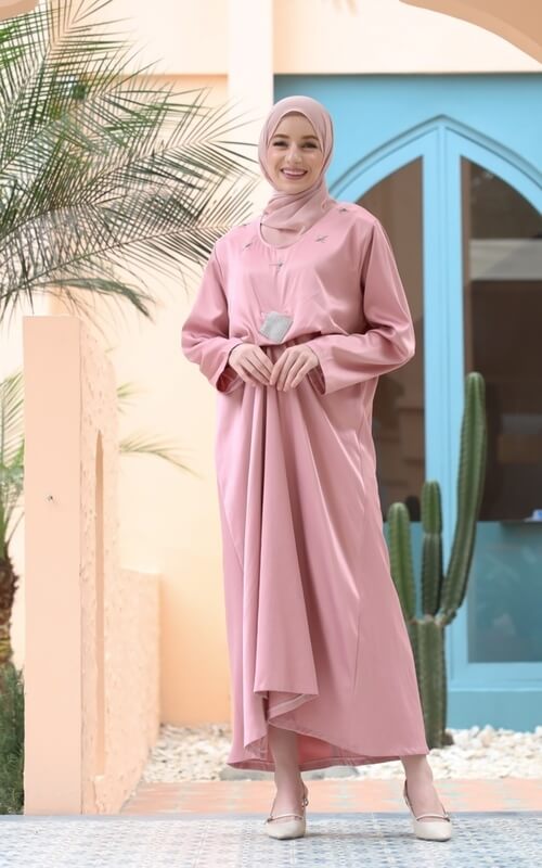 Kaftan Polos dengan Aksen Kerut