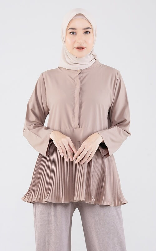 Blouse dengan Variasi Plisket