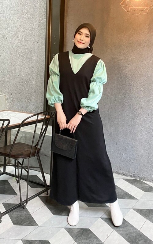 Baju dengan Model Lengan Balon dan Outer Maxi Dress