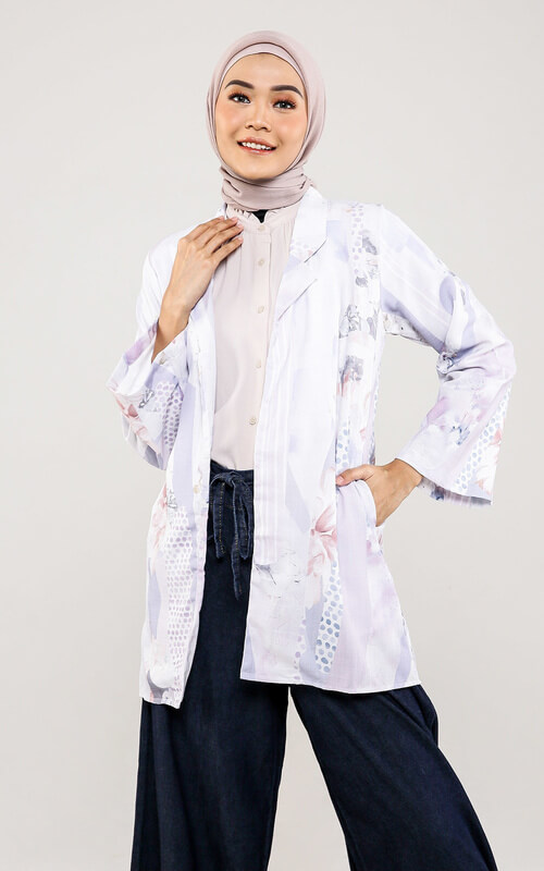 Blazer Floral yang Artsy