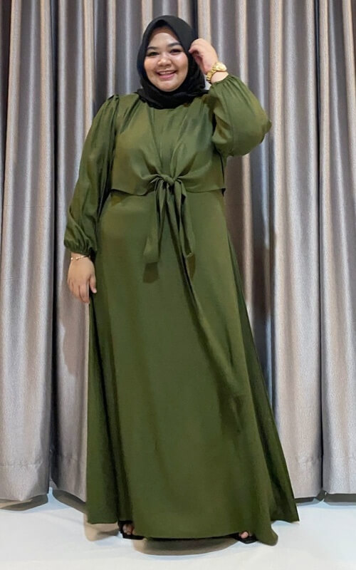 Maxi Dress dengan Aksen Pita Besar