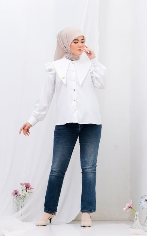 Blouse Putih dan Jeans