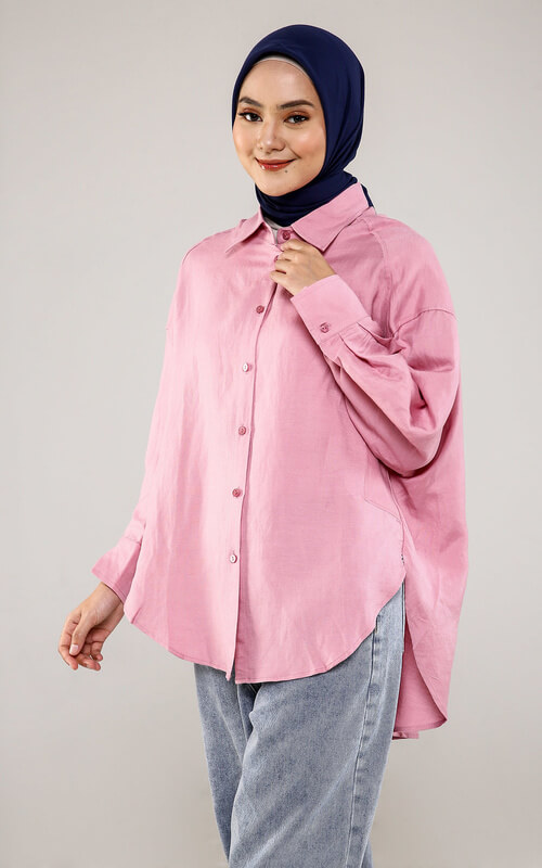 Baju Pink dengan Hijab Navy