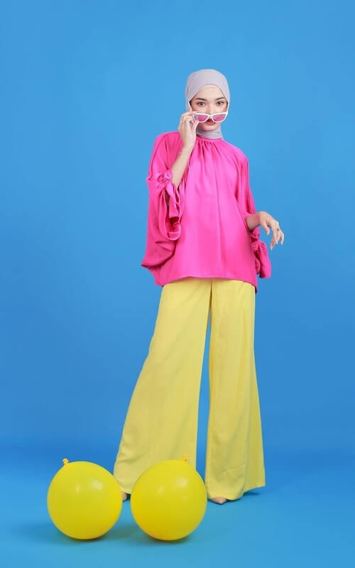 Baju Pink Fuchsia dan Celana Kuning