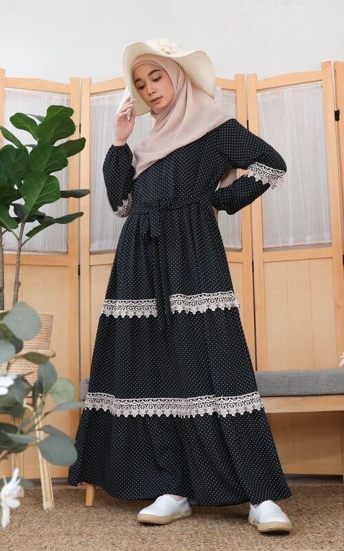 Midi Dress Hitam Motif Polkadot Kombinasi Lace