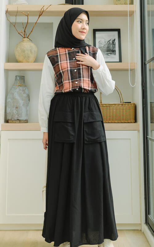 Maxi Skirt Hitam Saku Jumbo