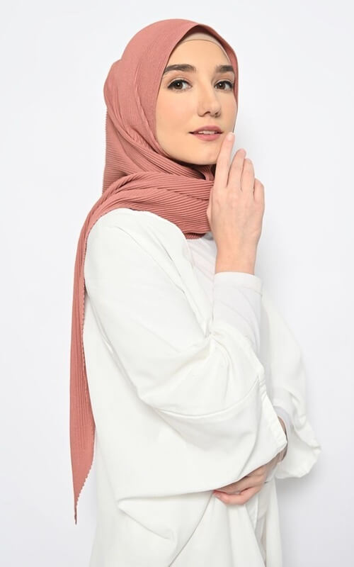 Trendy Look dengan Jilbab Plisket