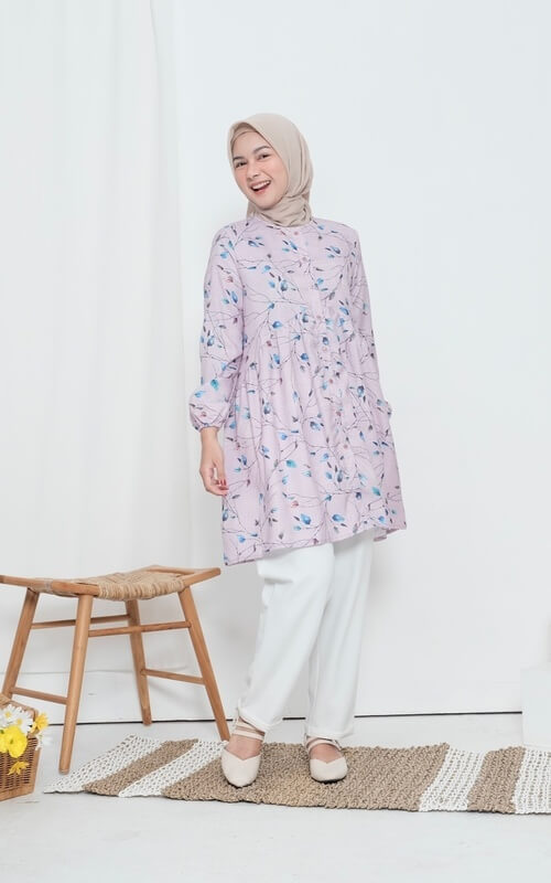 Celana Putih + Blouse Motif