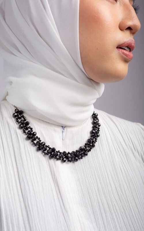 Kalung Hitam Manik-manik