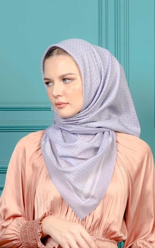 Hijab Segi Empat Lilac Motif Monogram