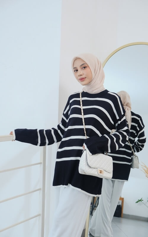 Sweater Garis Black and White