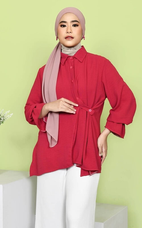 Blouse Merah dengan Celana Putih untuk Menyambut 17 Agustus