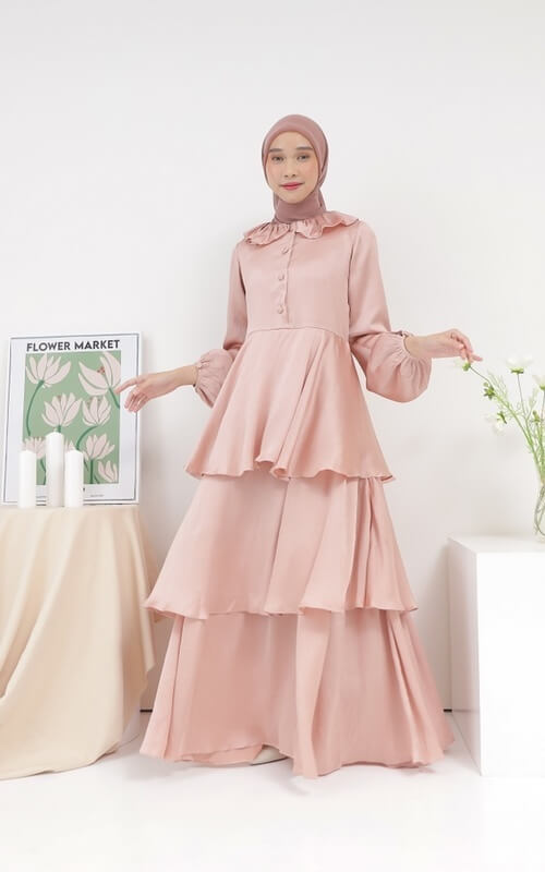 Dress Pink Susun dengan Ruffle Neck