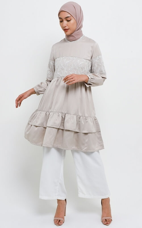 Tunik Brokat Aksen Ruffle